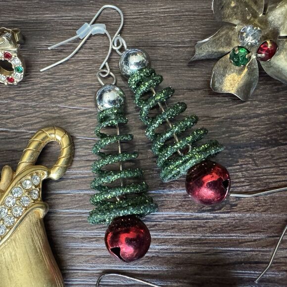 Christmas Costume Jewelry Lot of 18 Vintage to Modern Brooches Earrings Holidays - Picture 8 of 16